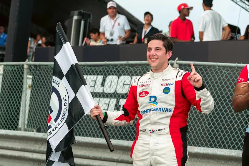 ElDia_do's tweet photo. Jimmy Llibre se alista para darlo todo en RD
Más en: https://t.co/20ISvaQups
#GTChallengedelasAméricas #JimmyLlibre https://t.co/IzUoYSdkeQ