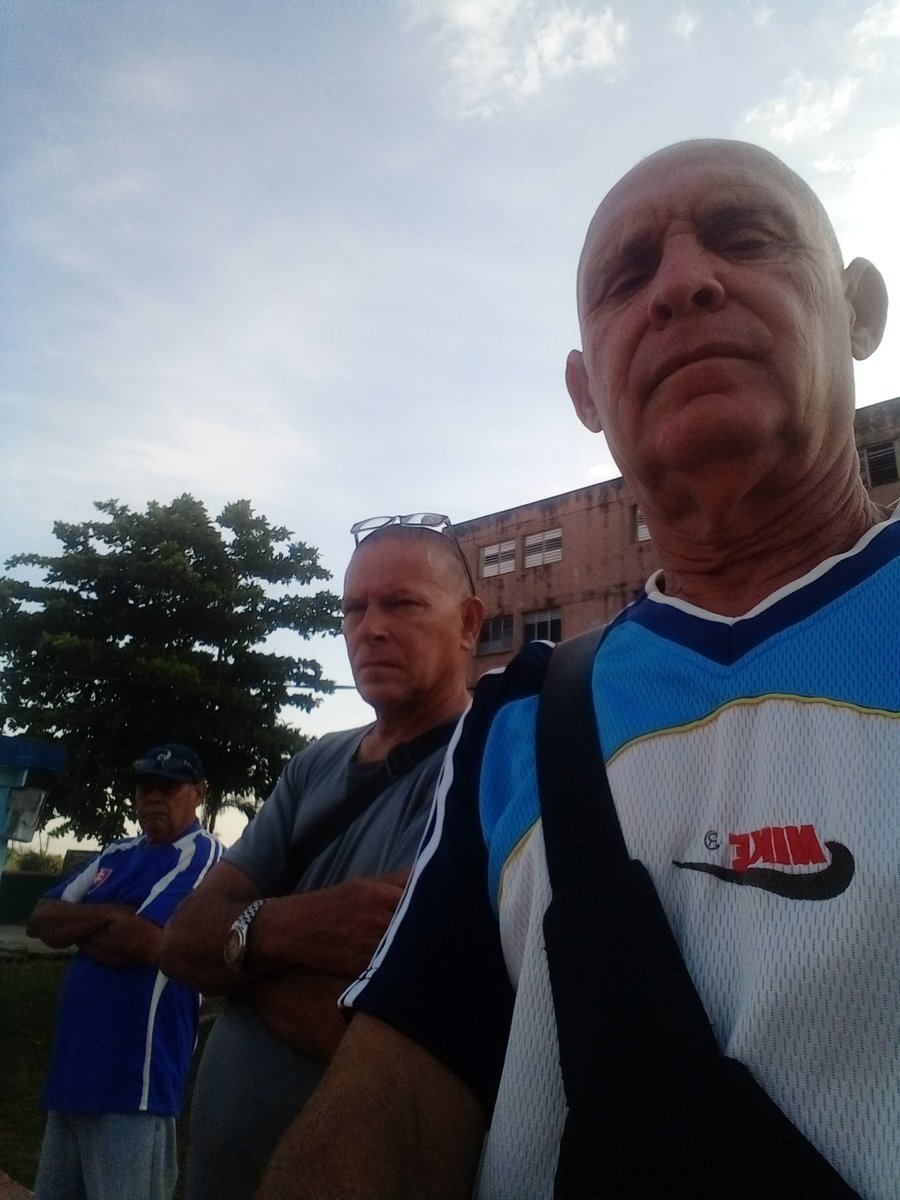 Guane60760D's tweet photo. #InderGuane 
Se comienza la visita integral por parte de la dirección municipal al combinado deportivo Pedro Antonio Quintana.
#JuntosSomosMas 
#VamosConTodo 
#GuanePorMasVictorias https://t.co/G8xeoetL0U