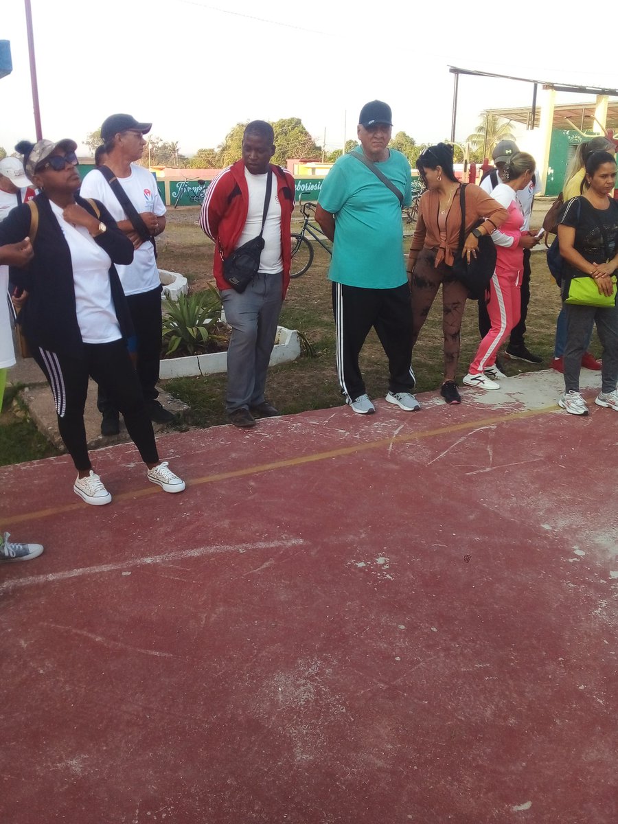 Guane60760D's tweet photo. #InderGuane 
Se comienza la visita integral por parte de la dirección municipal al combinado deportivo Pedro Antonio Quintana.
#JuntosSomosMas 
#VamosConTodo 
#GuanePorMasVictorias https://t.co/G8xeoetL0U