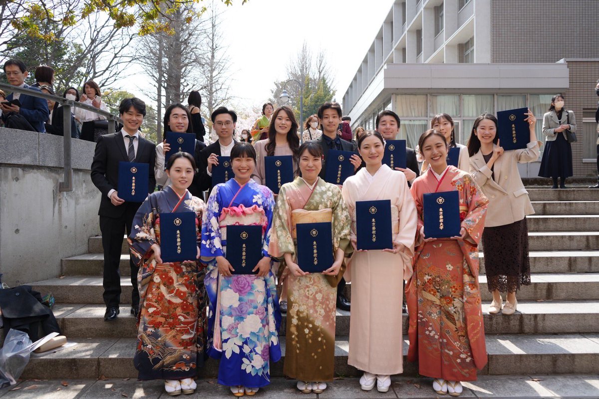 RyoheiHashimoPf's tweet photo. 東京藝術大学大学院 修士課程を修了しました！
4月からは藝大の博士後期課程に進学し、引き続きテンポ・ルバートに関する研究を行う予定です。

演奏も研究も楽しんで頑張りたいです🏃 https://t.co/455ZZ7kXJC