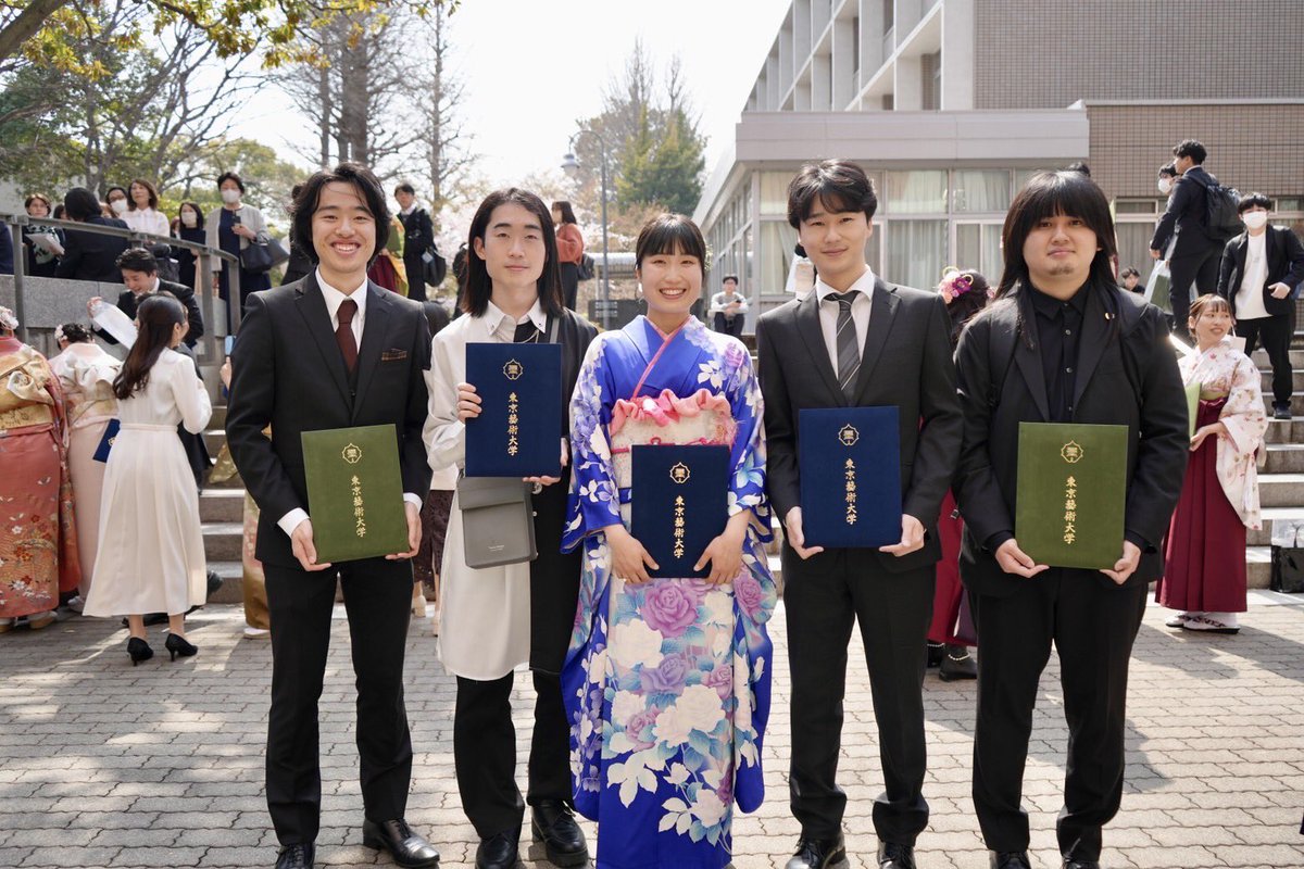 RyoheiHashimoPf's tweet photo. 東京藝術大学大学院 修士課程を修了しました！
4月からは藝大の博士後期課程に進学し、引き続きテンポ・ルバートに関する研究を行う予定です。

演奏も研究も楽しんで頑張りたいです🏃 https://t.co/455ZZ7kXJC