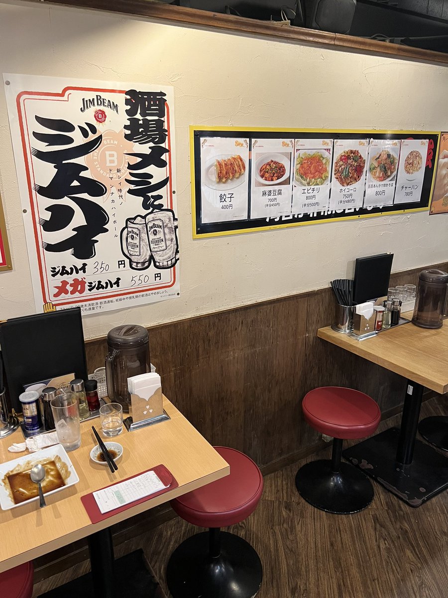 numabukuro_days's tweet photo. ラーメン・極家さんの跡地に居抜きで入った万代さん。ラーメン居酒屋というだけあって、ラーメンだけじゃなくて料理も充実している模様。

瓶ビールをグラスで飲むと、ジョッキとはまた違った美味しさがありますね。　#沼袋 https://t.co/Vg7xTfSRuK