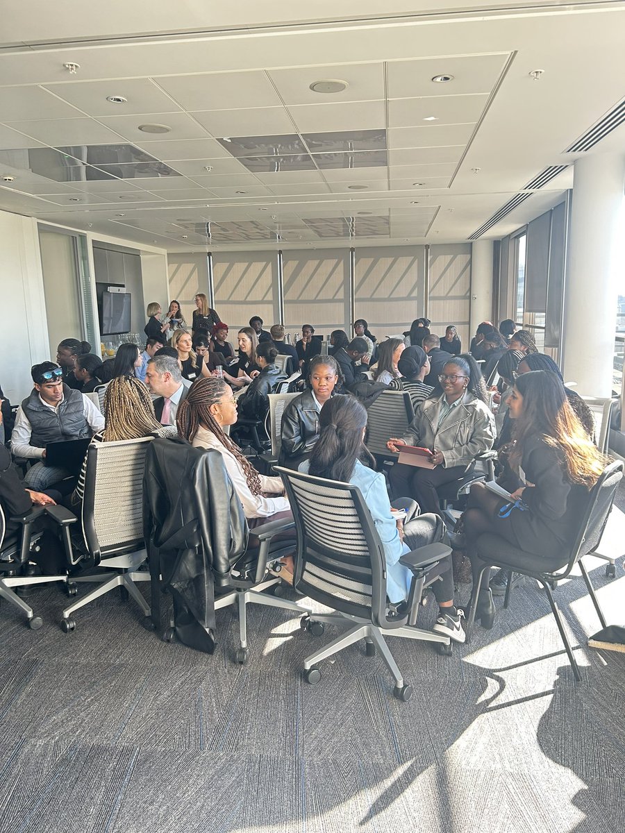 BrdgingBarriers's tweet photo. We recently partnered with Allianz and Kennedys for a Joint Insight Day! 🎉 The event featured speed networking, a panel discussion, a session on negotiation, and an employability skills workshop. 🚀 Huge thanks to Allianz, Kennedys, and all volunteers for making it a success! 🙌 https://t.co/wcyGvWuuAe