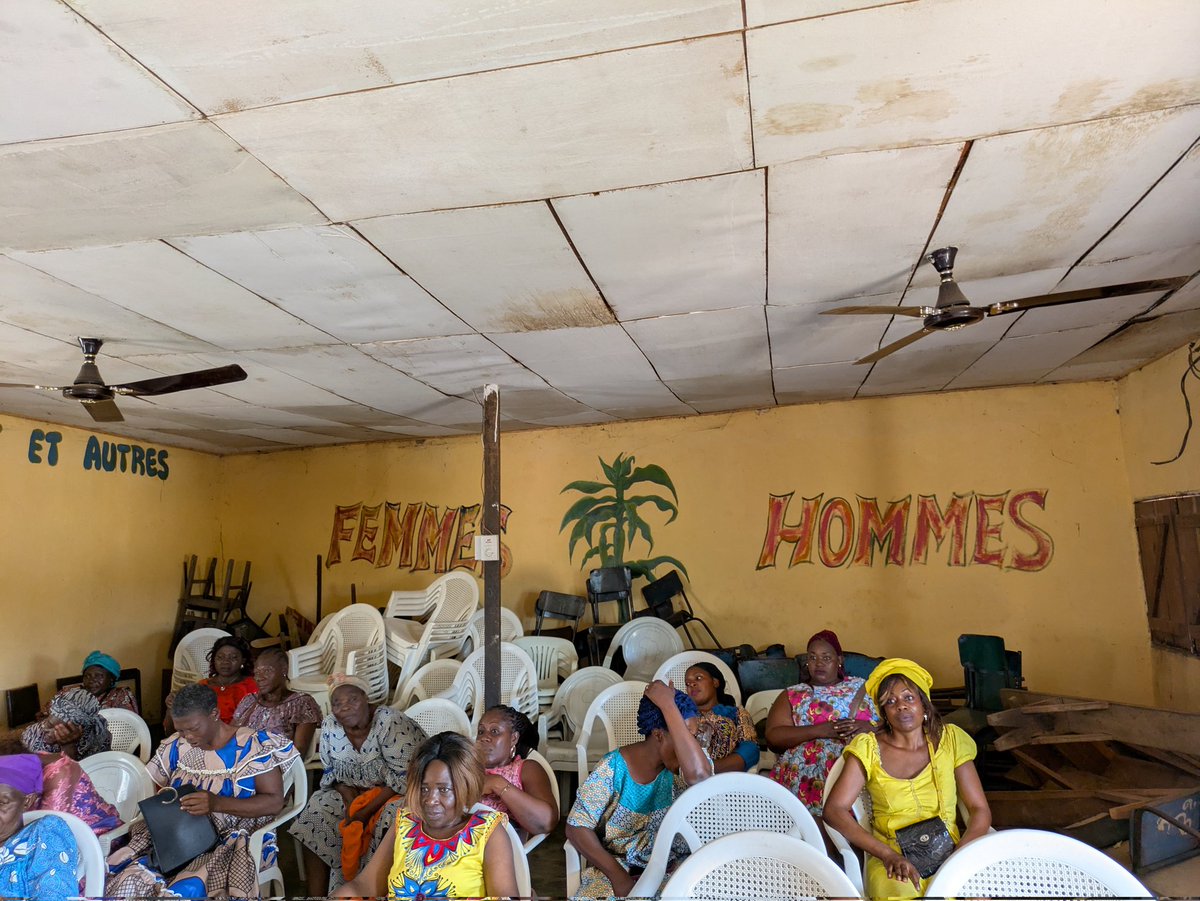 ASDFCameroun's tweet photo. MOIS DE LA FEMME 2025
#08mars2025
FEMMES ET ENGAGEMENT CITOYEN
Tel était le thème de notre dernière causerie éducative avec les femmes de la tontine "conseil familial" d'AKONOLINGA.
Au cours de cette causerie, nous avons discutés autour de la notion de participation citoyenne https://t.co/9QVBE52TMQ