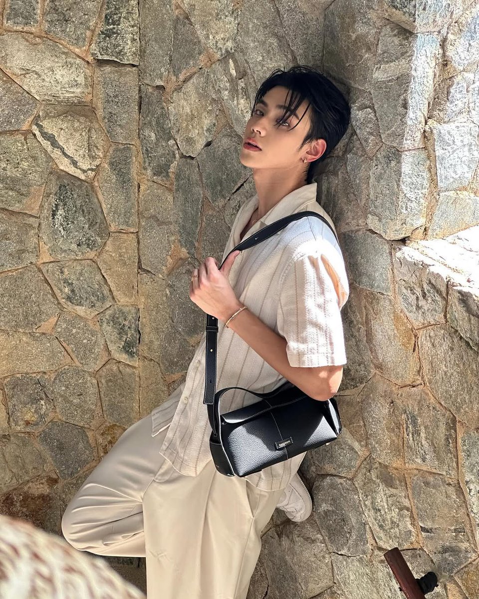 doublekon's tweet photo. peemwasu with #Songmont bag 🖤🤍
#SongmontDrippyCollection #SongmontXPEEMWASU
#PEEMWASU https://t.co/vPv8ssscTE