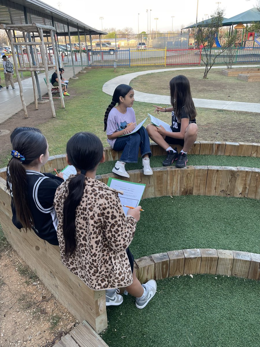 melissa cruz (@melissacruz2017) on Twitter photo 3rd grade scientists observing and documenting living and nonliving things at Perales <a href="/PeralesESchool/">Perales STEAM Elementary School</a> 3rd grade scientists observing and documenting living and nonliving things at Perales <a href="/PeralesESchool/">Perales STEAM Elementary School</a>
