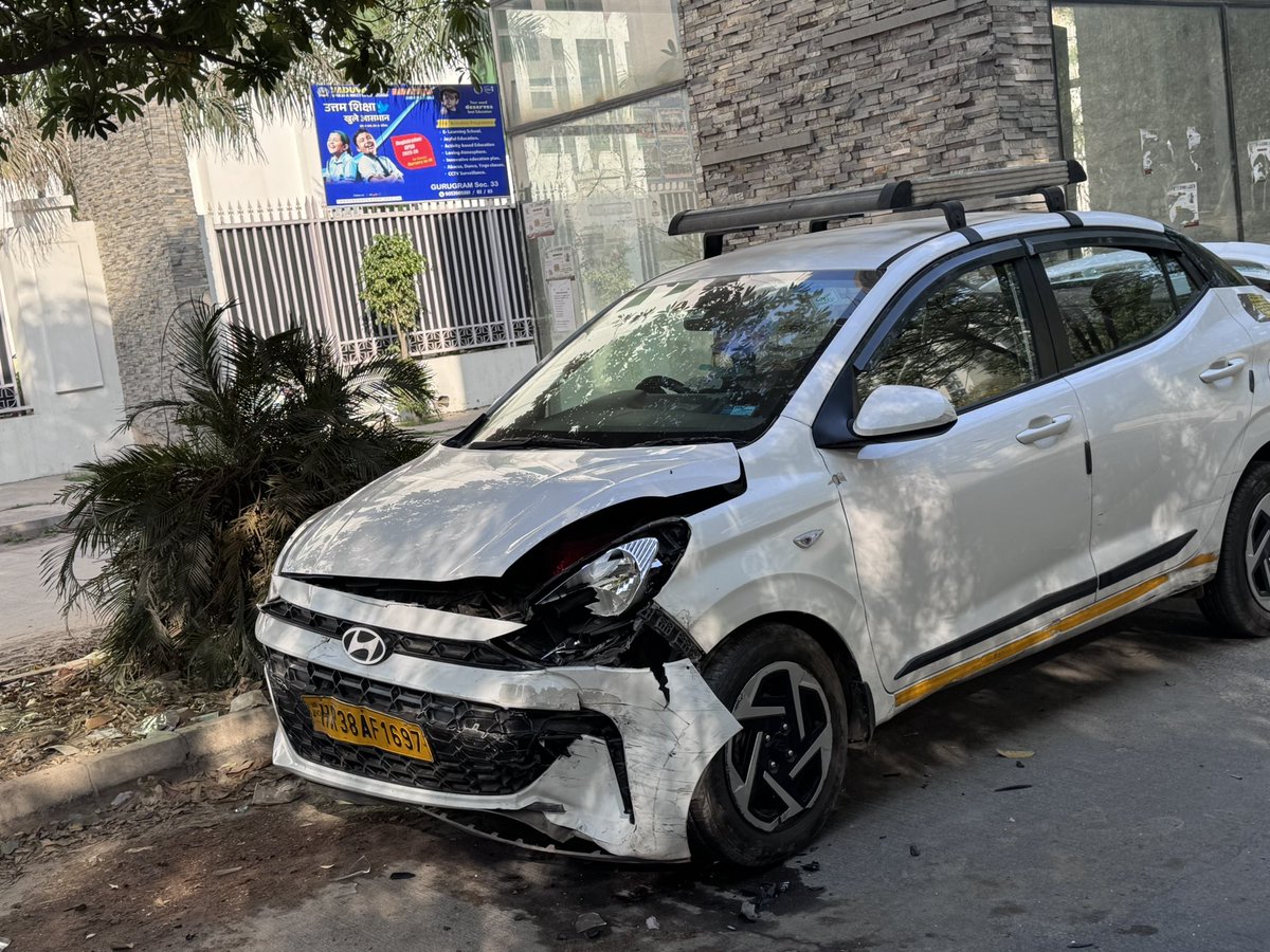 pankaj_ag's tweet image. आज सोसाइटी एंट्री रोड पर बड़ा हादसा हुआ एक रेसिडेंट के साथ । आपका क्या सोचना है । इस एक्सीडेंट के लिए कौन जिम्मेदार है?  

1. बिल्डर - अधूरा रोड बना के छोड़ दिया - लोगो मरने के लिए 
2. सरकार - बिल्डर पर कोई कार्यवाही नहीं 
3. ⁠ड्राइवर - शायद सावधानी हटी थोड़ी 
4. ⁠टैक्स पेयर्स…