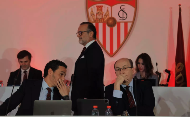 NachoMateosSFC's tweet image. Me llega que los Americanos se abstendrán en la Junta del próximo jueves.
Así que los que han arruinado al #SevillaFC necesitan ahora una nueva artimaña para q JM Del Nido Benavente no acceda a la presidencia, porque con la abstención de 777P dispone de acciones + apoyo para ello