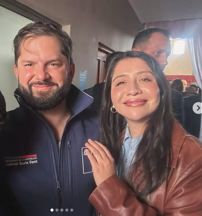 Aquí Consuelo Veloso invitando a Boric a tomarse 4 pisco sour.  
- Somoh amigoh o no somoh amigoh?