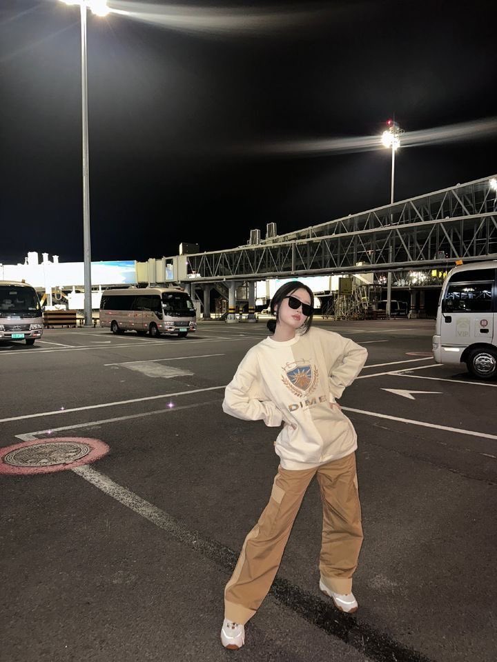 ⠀

Jualannya udah ludes, tapi menolak untuk pulang. Jalan-jalan dulu ga sihh? 🤓

⠀