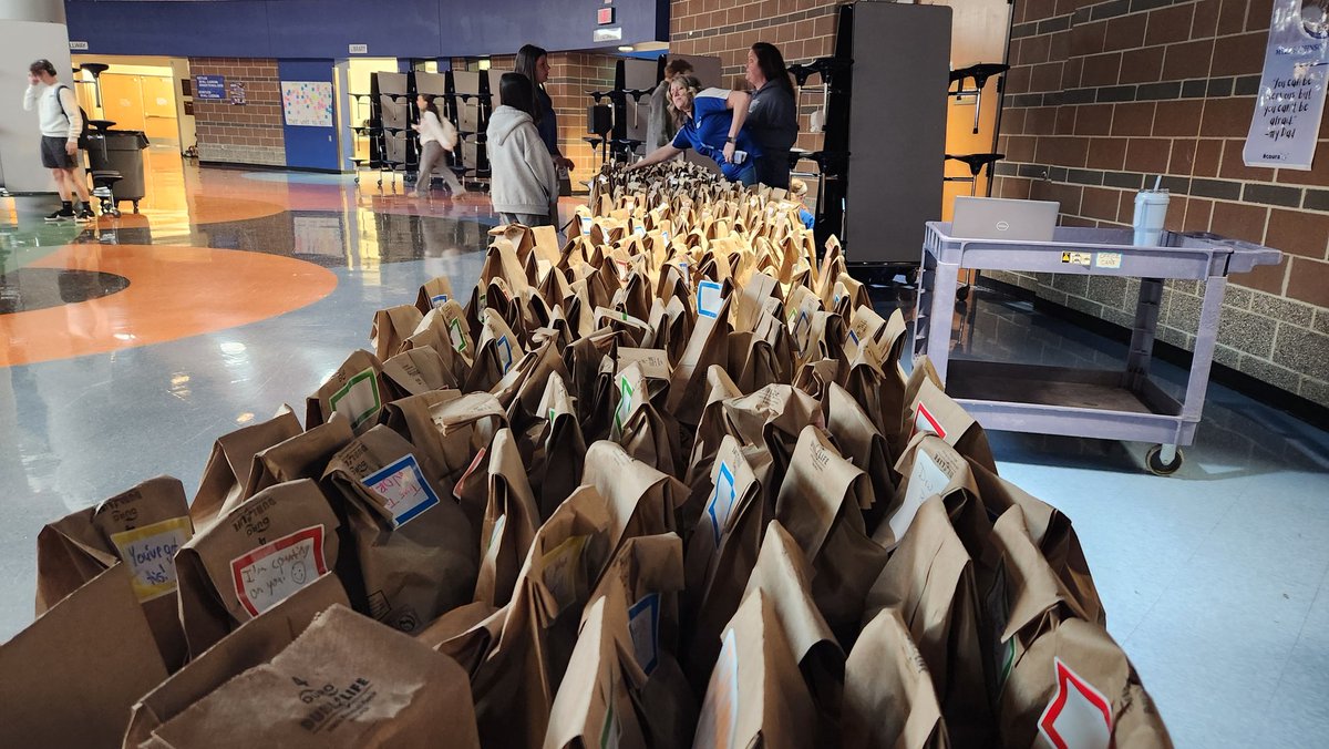 Snack bags this morning for the great Class of 2027! Good luck, sophomores on your English state assessments!
#YouGotThis