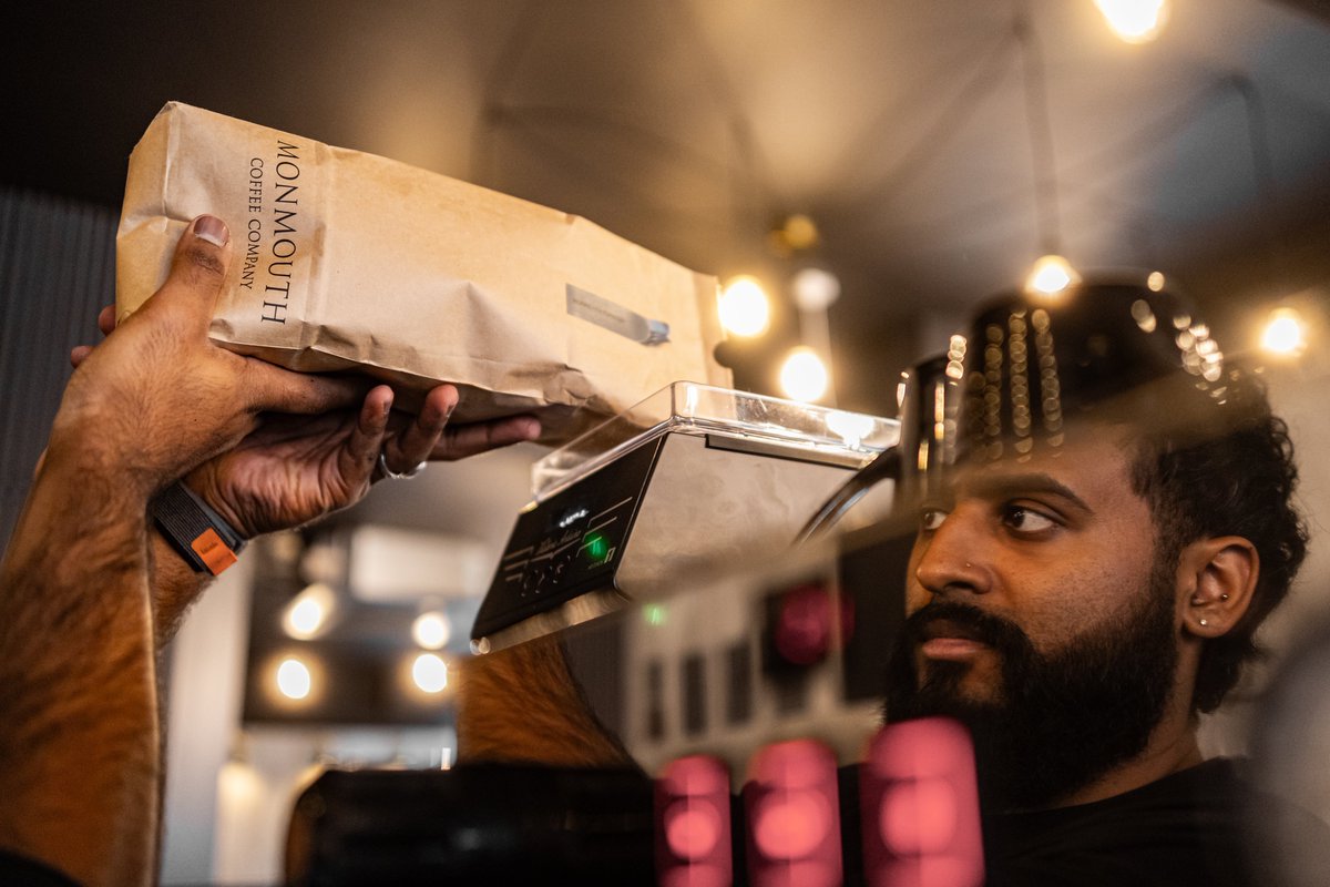 RealCoffeeBeds's tweet photo. We source all of our coffee from Monmouth Coffee in London.

Their espresso blend features Finca Bella Vista (Guatemala) as the base, Lo Mejor de Huila (Colombia) for brightness, and Fazenda do Sertão (Brazil) for cocoa notes. 

Come down and give it a taste ☕️ https://t.co/xwvWuuTUVt