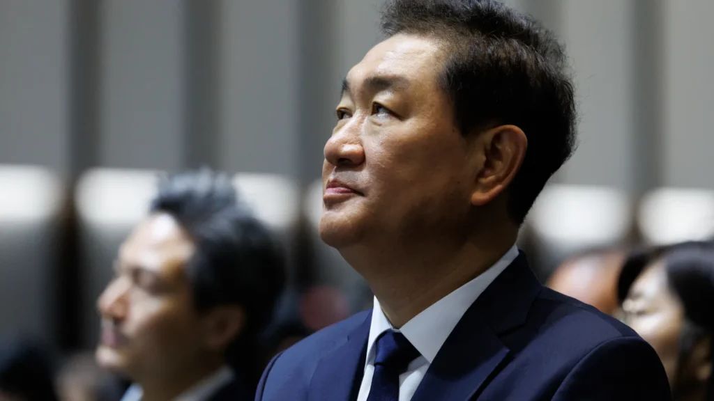 TechbytesAfrica's tweet image. New Post: Samsung co-CEO Han Jong-Hee dies at 63 techbytes.africa/samsung-co-ceo… Samsung Electronics confirmed the sudden death of its co-chief executive officer Han Jong-hee on March 25, 2025, after he suffered a cardiac arrest wh #hanjonghee #junyounghyun #samsung #skhynix #tsmc