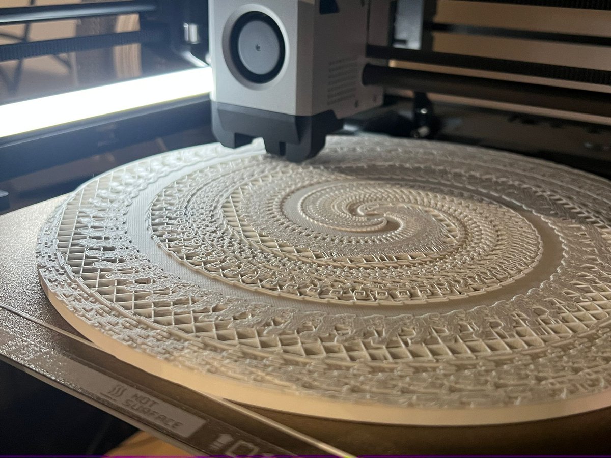 simonfarussell's tweet image. I&apos;ve been trying out 3D printing my sound circles 
#3dprintedart #houdini #audiovisualization