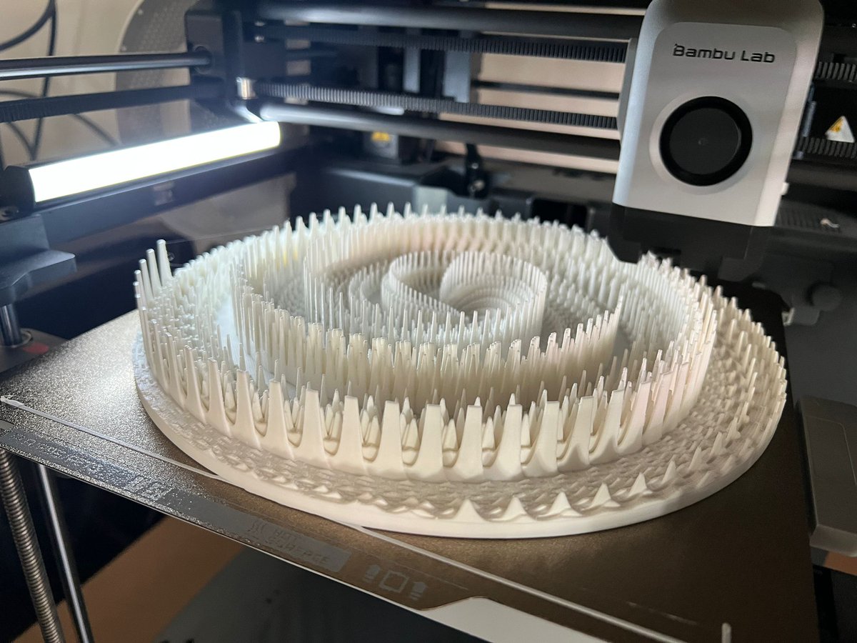 simonfarussell's tweet image. I&apos;ve been trying out 3D printing my sound circles 
#3dprintedart #houdini #audiovisualization