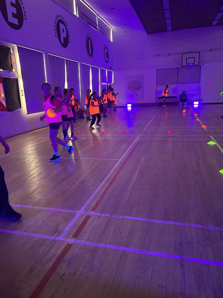 Glowing morning <a href="/linsladeschool/">Linslade School</a> with some Dodgeball