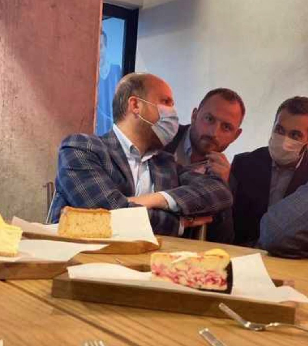 bulentmumay's tweet photo. EspressoLab neden boykot edildiğini anlayamamış. 
Cheesecake'e anlatır gibi, iki karede anlatalım. https://t.co/bAKCCeCke7