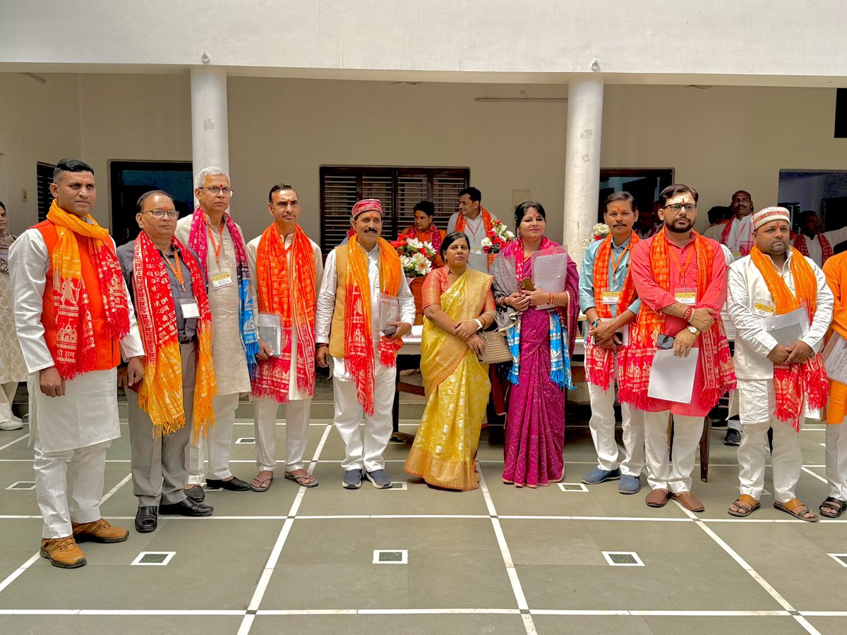 manjusingh955's tweet photo. आज बहराइच में एकल अभियान समिति प्रशिक्षण वर्ग 2 दिवासीये बैठक में मध्य उत्तर प्रदेश ऐवम् जम्मू कश्मीर से आए
समिति व अभियान के प्रमुख लोगो के साथ बैठक में रहना हुआ 
@RSSorg @EkalBharat @blsanthosh @narendramodi @myogiadityanath @idharampalsingh @PiyushGoyal @jaiveersingh099 https://t.co/nphdzhtw8O
