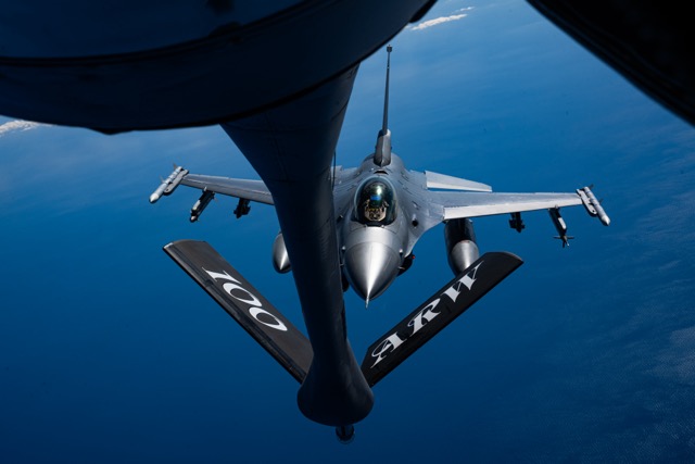 US_EUCOM's tweet image. Fueling readiness, defending the homeland. 🇺🇸 A U.S. Air Force F-16 from Aviano AB refuels from a KC-135 over the Adriatic Sea, showcasing the global reach of U.S. airpower. #agileforces #dynamicsecurityenvironment