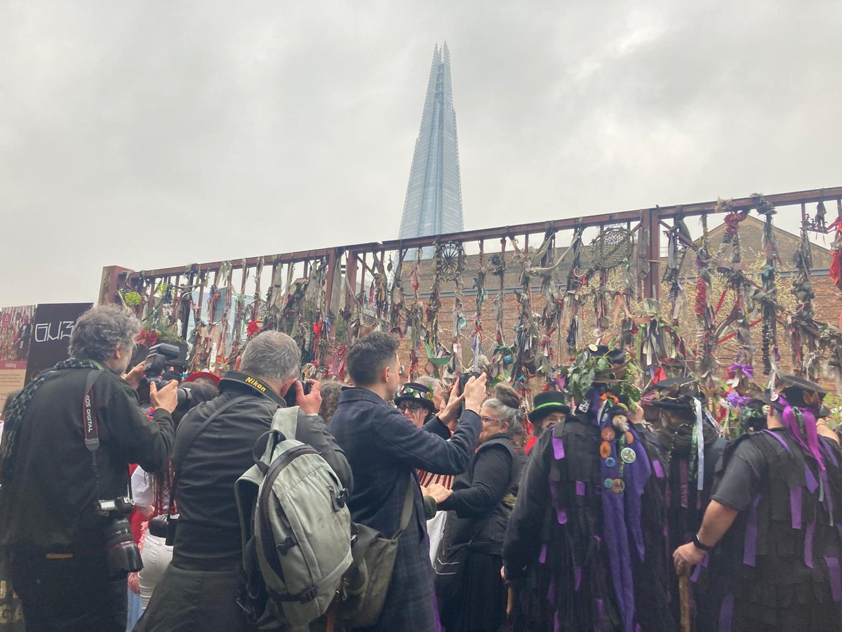 We had a wonderful time dancing at Crossbones Cemetery on Sunday!! Thanks so much to Max Crow Reeves for inviting us to his Morris photography booklaunch!!
#photography #morris #morrisdancing #folkmusic