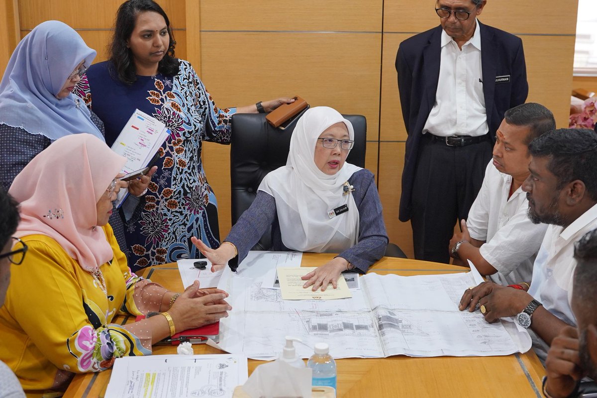 DrZalihaMustafa's tweet image. ISU PENEMPATAN KUIL DI TANAH MILIK SWASTA SELESAI DALAM SUASANA HARMONI

Hasil dari rundingan dengan pelbagai pihak, termasuk dengan pihak pengurusan kuil, berkaitan isu tapak penempatan Kuil Dewi Sri Pathra Kaliamman di sebahagian kecil tanah milik swasta berhampiran Jalan…