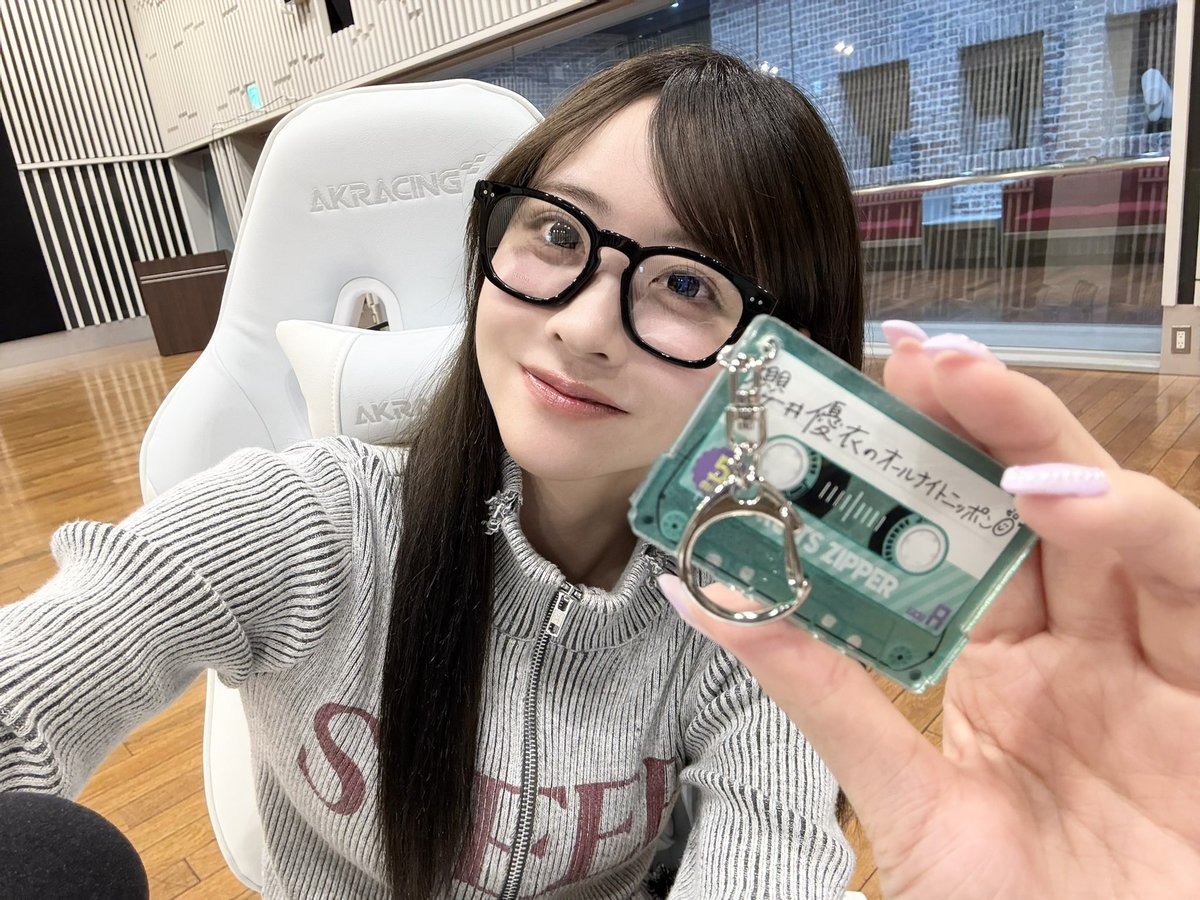 🥨 #FRUITSZIPPER #櫻井優衣 ちゃん着用 □ jouetie ローズロゴダブル