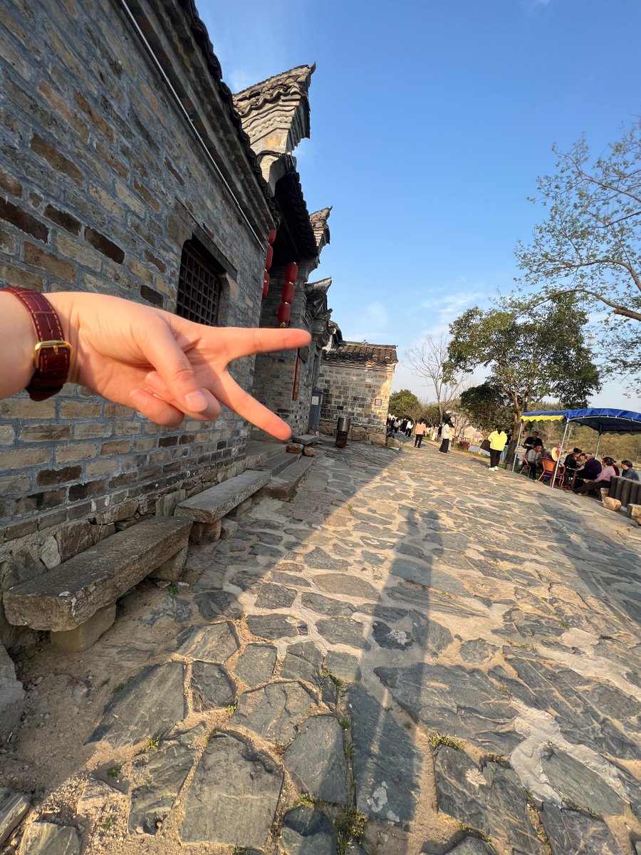 HenanPlus's tweet image. 【Daka China- Hello Xinyang】🏮✨
【This Ancient Village Blooms Like a #Lotus】

Today, my friends and I explored Dingliwan Ming-Qing Ancient Village in Xinyang—a 700-year-old settlement that unfolds like a blooming lotus.

#Village
#LivingHistory
#Architecture
#Explorechina