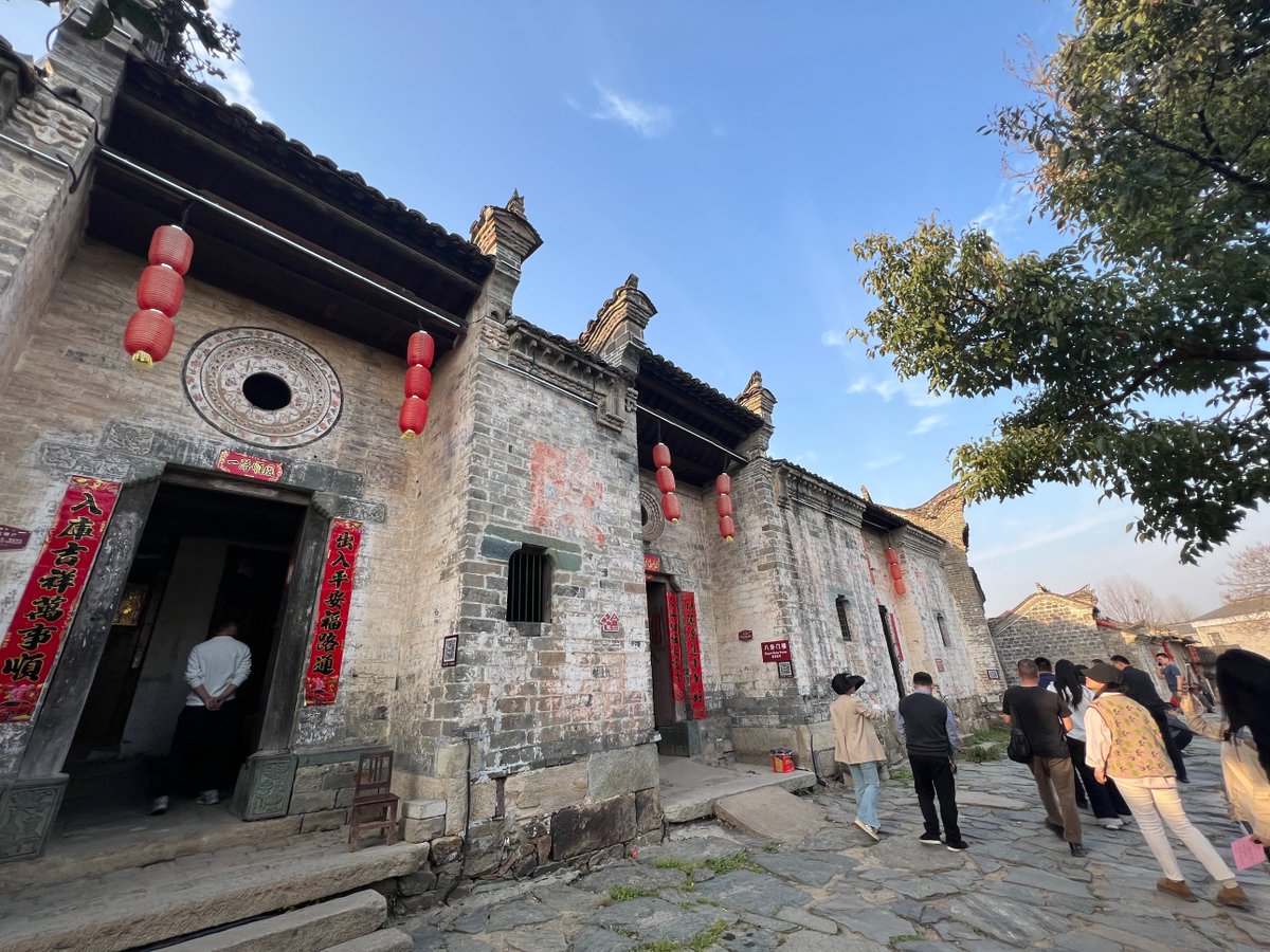 HenanPlus's tweet image. 【Daka China- Hello Xinyang】🏮✨
【This Ancient Village Blooms Like a #Lotus】

Today, my friends and I explored Dingliwan Ming-Qing Ancient Village in Xinyang—a 700-year-old settlement that unfolds like a blooming lotus.

#Village
#LivingHistory
#Architecture
#Explorechina