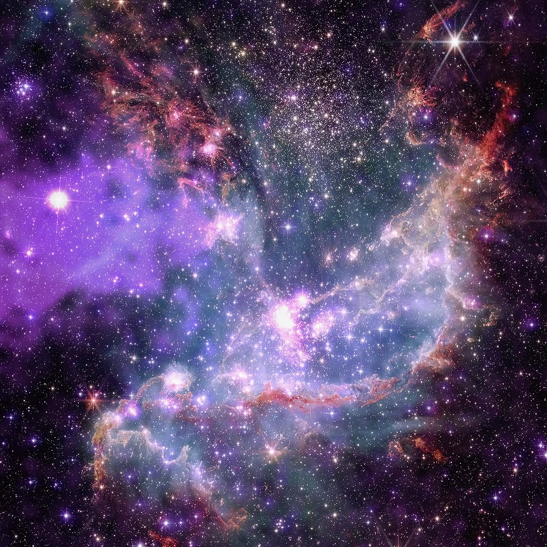 gmanews's tweet photo. All the stars are closer 🎵🌌
 
NASA recently shared a dazzling view of a bright star cluster of purple and blue hues in a nearby galaxy.
 
The spectacular image of NGC 346 located about 200,000 light-years from Earth, combines observations from the world's most powerful telescopes.

Courtesy: NASA Chandra X-ray Observatory/Instagram