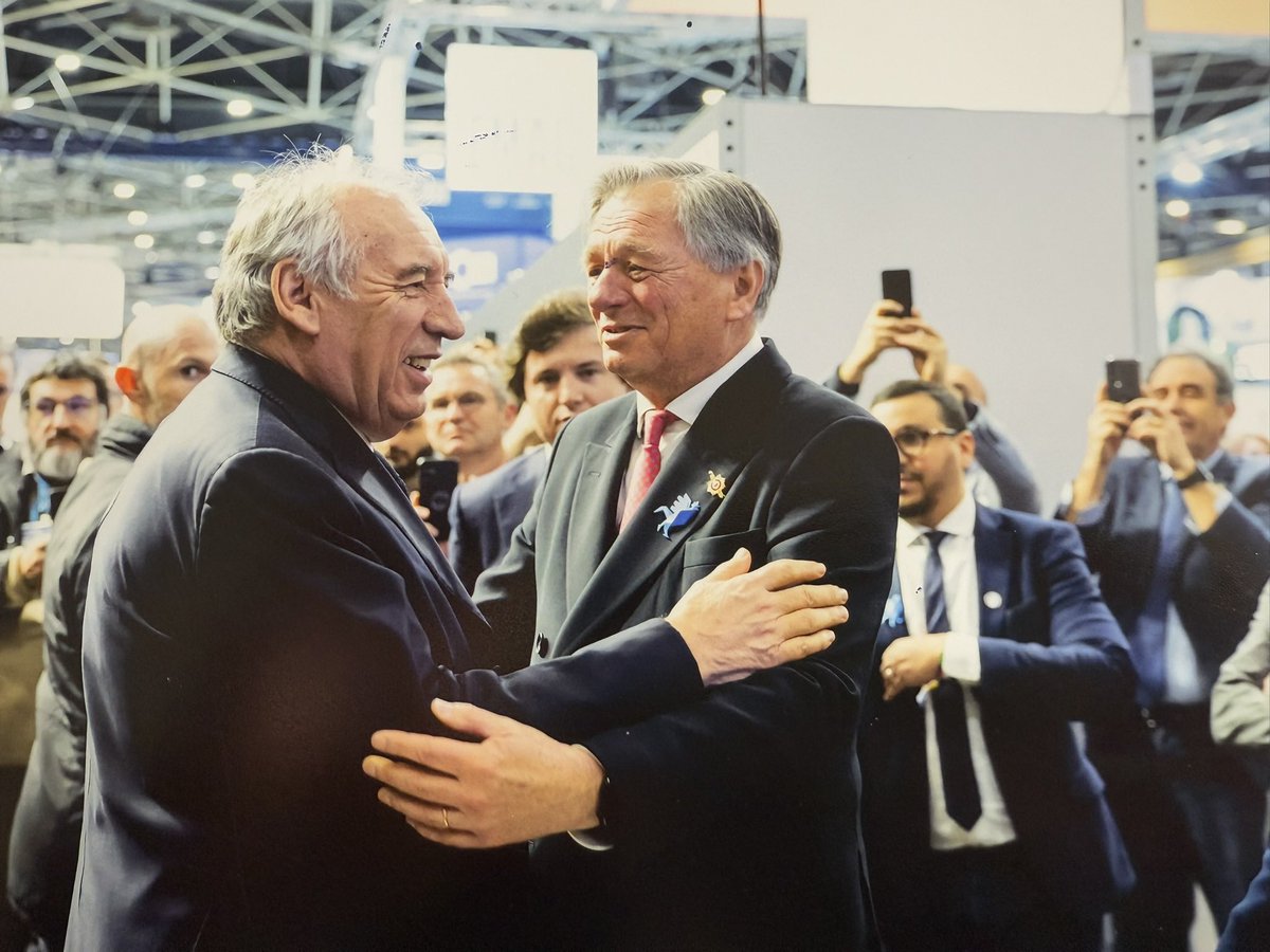 CIsaacSibille's tweet image. ⤵️ J’ai été heureux d’accueillir @bayrou au salon de l’industrie  à Lyon la semaine dernière !
✅ Beaucoup de politiques se précipitent au salon de l’agriculture.
🇫🇷 Malheureusement, peu viennent à la rencontre des industriels pour les soutenir à réindustrialiser la France !