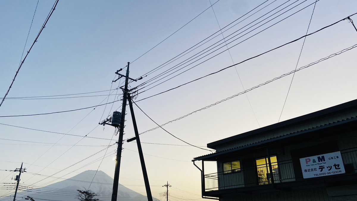 DecceLab's tweet image. オリジナルグッズプリントのDECCEです。夕方の空と富士山、優しいお色です☺️

先日は雪でしたのに、ここ数日は急にあたたかくて、ちょっとおかしな気候です。皆様、無理せず、ゆっくり休んでくださいませ。