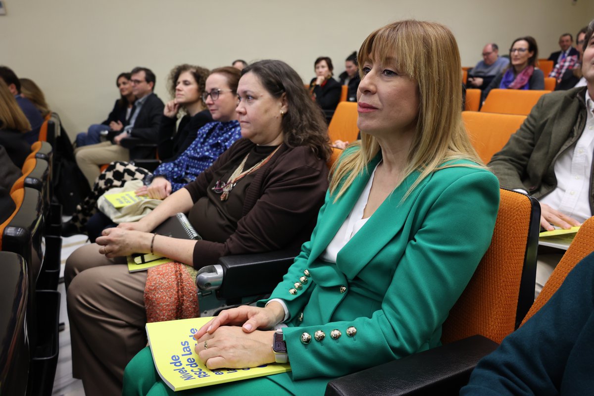 ESTUDIO | 'Nivel de #RSC en las empresas de la Región'

🏭♻️Responden con “madurez, visión estratégica y compromiso” al reto de la #sostenibilidad. 

🗣️<a href="/JoseLujanRector/">José Luján Alcaraz</a> (<a href="/UMU/">Universidad Murcia</a>), <a href="/MarisaL_Aragon/">Marisa López</a> (<a href="/Empresa_RM/">Consejería de Empresa, Empleo y Economía Social</a>), <a href="/longinosmarin/">longinos marin</a> y MC Alarcón (
<a href="/Catedra_RSC/">Cátedra RSC</a>).

📒lc.cx/V1agGd