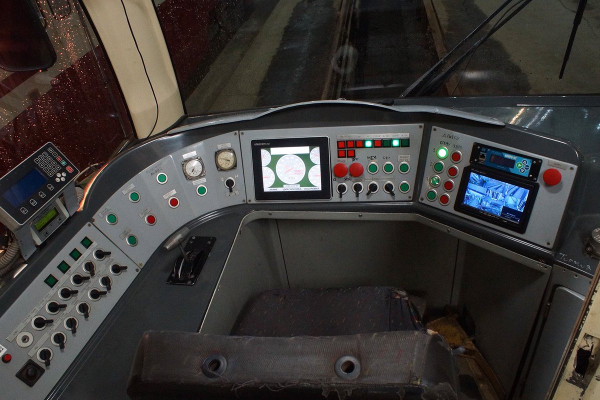 Помните истории, как игру Doom запускали на умных холодильниках и тестах на беременность?

Товарищи из Петербурга смогли запустить Doom на ТРАМВАЙНОМ ВАГОНЕ ЛМ-68М2
вот это я понимаю самый настоящий рельсовый шутер