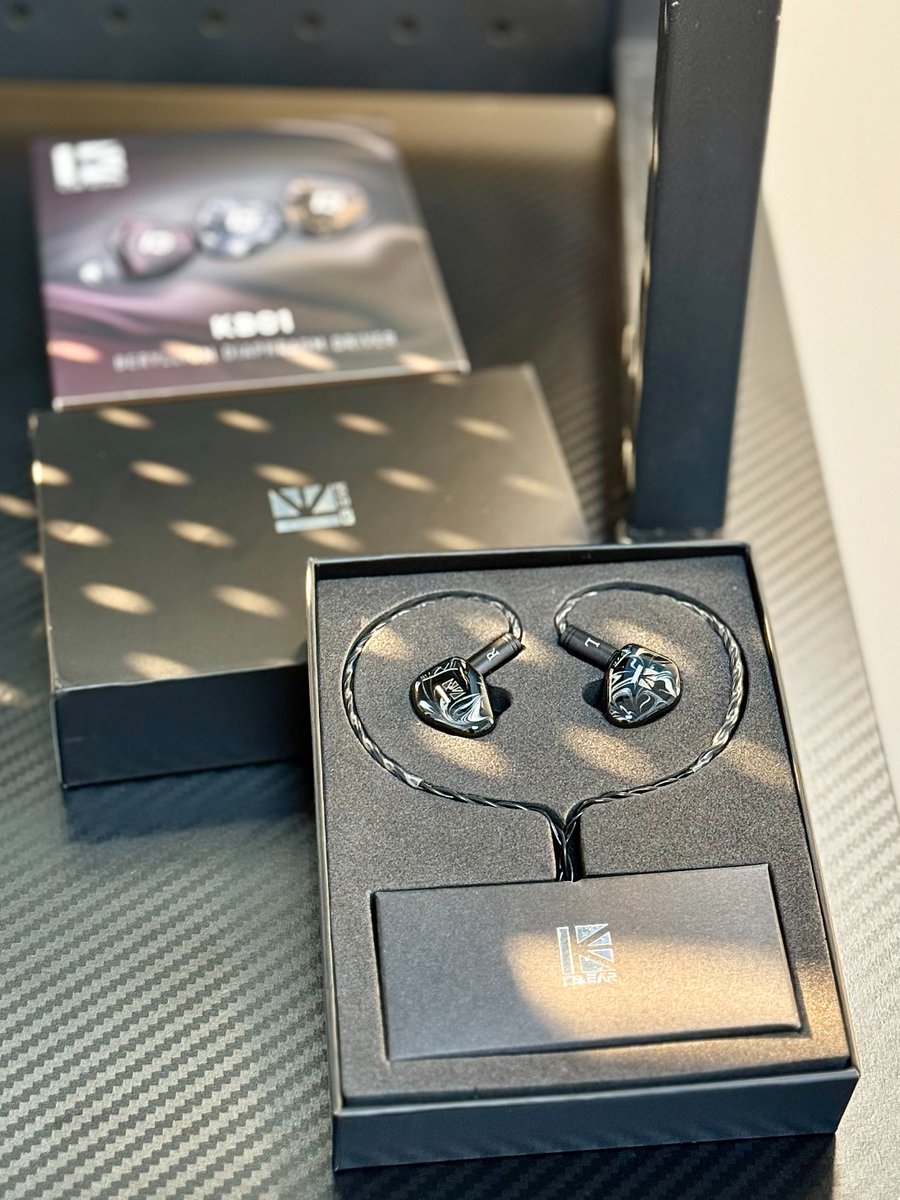 Kbear_Global's tweet photo. Out for sunshine🌇
https://t.co/CIIQVPkCcc
#KBEAR #KB01 #Audio #IEM #sunshin #goodday https://t.co/Zq7ETsQgOx