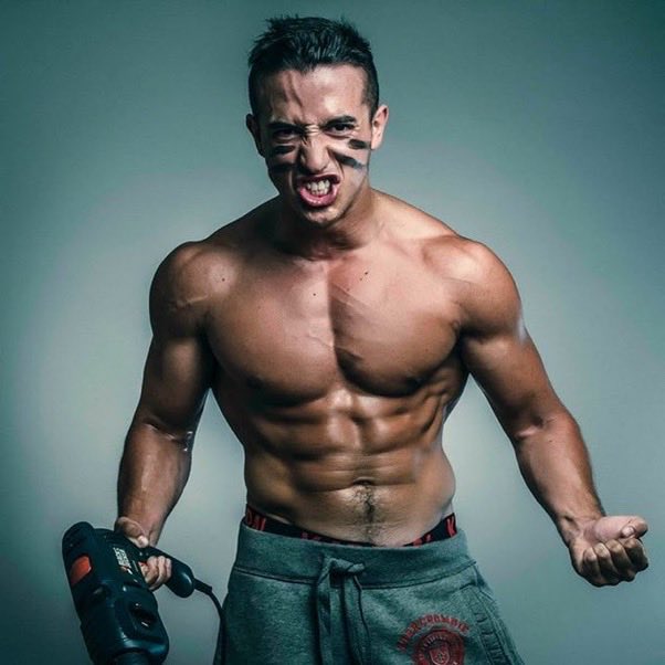 CerfiaFR's tweet photo. 🇫🇷🧕FLASH | Le YouTubeur numéro 1 de France, Tibo InShape, soutient le port du voile dans le sport : 

« Chacun doit pouvoir pratiquer une activité sportive avec la tenue de son choix.

Le sport ne radicalise pas, au contraire il aide à intégrer chaque personne peu importe son origine, sa couleur de peau ou sa religion. 

Il faut encourager (…) les femmes à faire du sport. Car pour certaines leur interdire de pouvoir porter le voile c’est les priver de sport et donc d’une activité sociale. 

J’ai fréquenté beaucoup de personnes voilées en salle de muscu et de boxe et je retiens surtout la preuve du vivre ensemble et de l’ouverture d’esprit permise par le sport. »