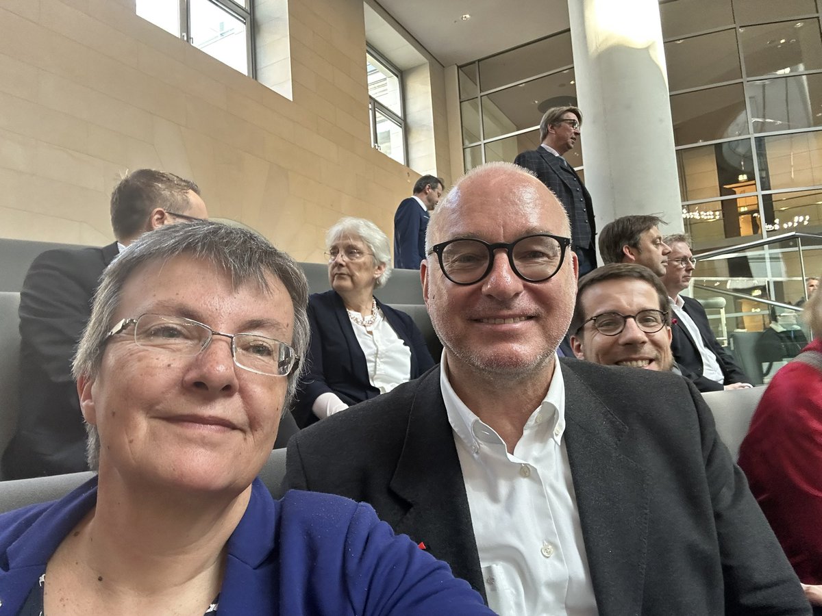 Kathrin Vogler (@voglerk) on Twitter photo Mit <a href="/MWBirkwald/">Matthias W. Birkwald</a> freue ich mich auf die Konstituierung des 21. Dt. Bundestags mit der Rede des Alterspräsidenten <a href="/GregorGysi/">Gregor Gysi</a>. Mit <a href="/MWBirkwald/">Matthias W. Birkwald</a> freue ich mich auf die Konstituierung des 21. Dt. Bundestags mit der Rede des Alterspräsidenten <a href="/GregorGysi/">Gregor Gysi</a>.
