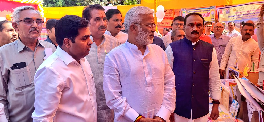 DIOSKanpurNagar's tweet photo. "प्रयागराज में 'उत्तर प्रदेश - भारत का ग्रोथ इंजन' कार्यक्रम के तहत बेसिक शिक्षा विभाग की प्रदर्शनी "शिक्षित यूपी विकसित यूपी" का माननीय @swatantrabjp जी ने अवलोकन किया। तथा बेसिक शिक्षा के कार्यों की सराहना हेतु माननीय मंत्री जी का सादर आभार। 🙏 #UPGrowthEngine
@basicshiksha_up https://t.co/RSmd3PiVmq