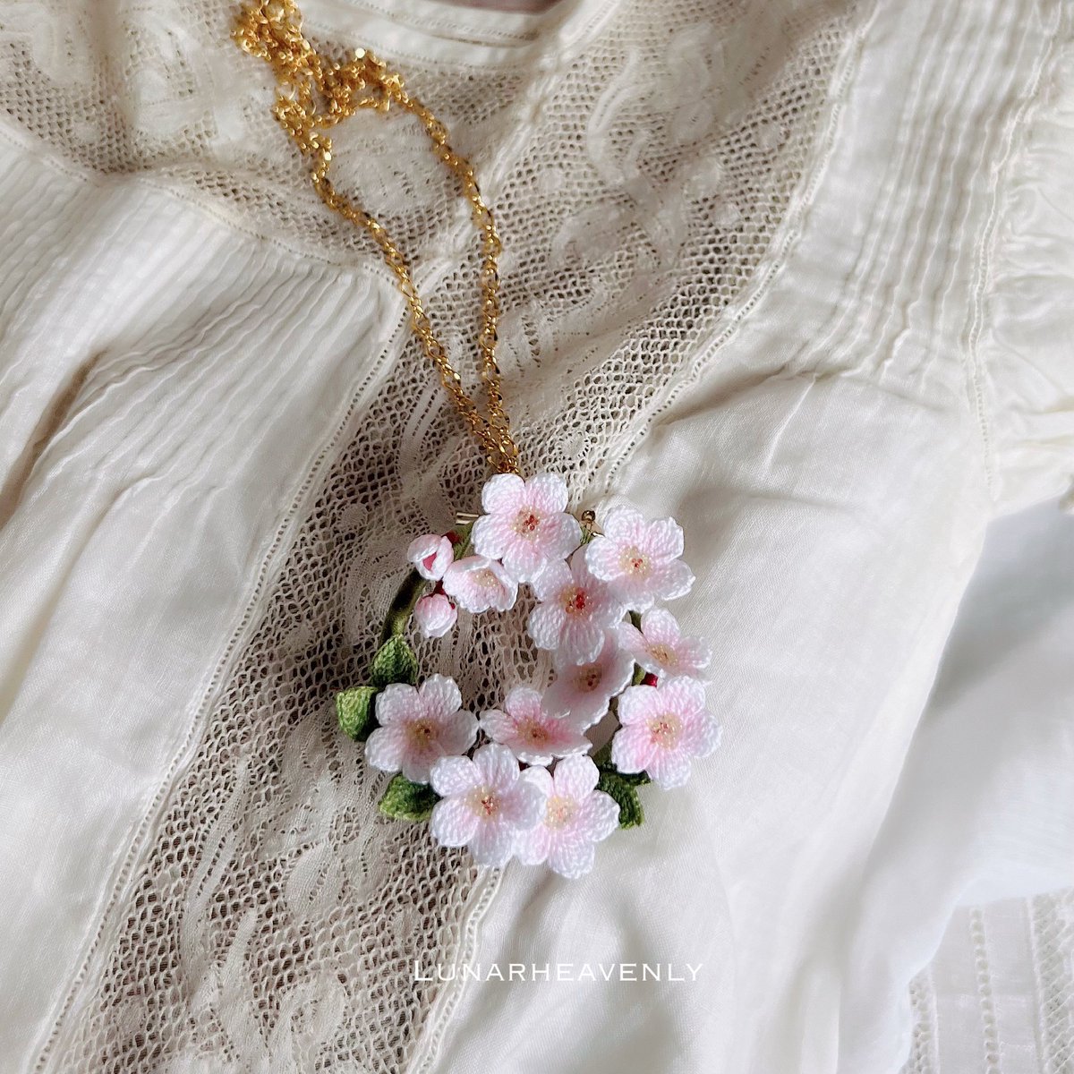 レースあみ　桜のネックレス