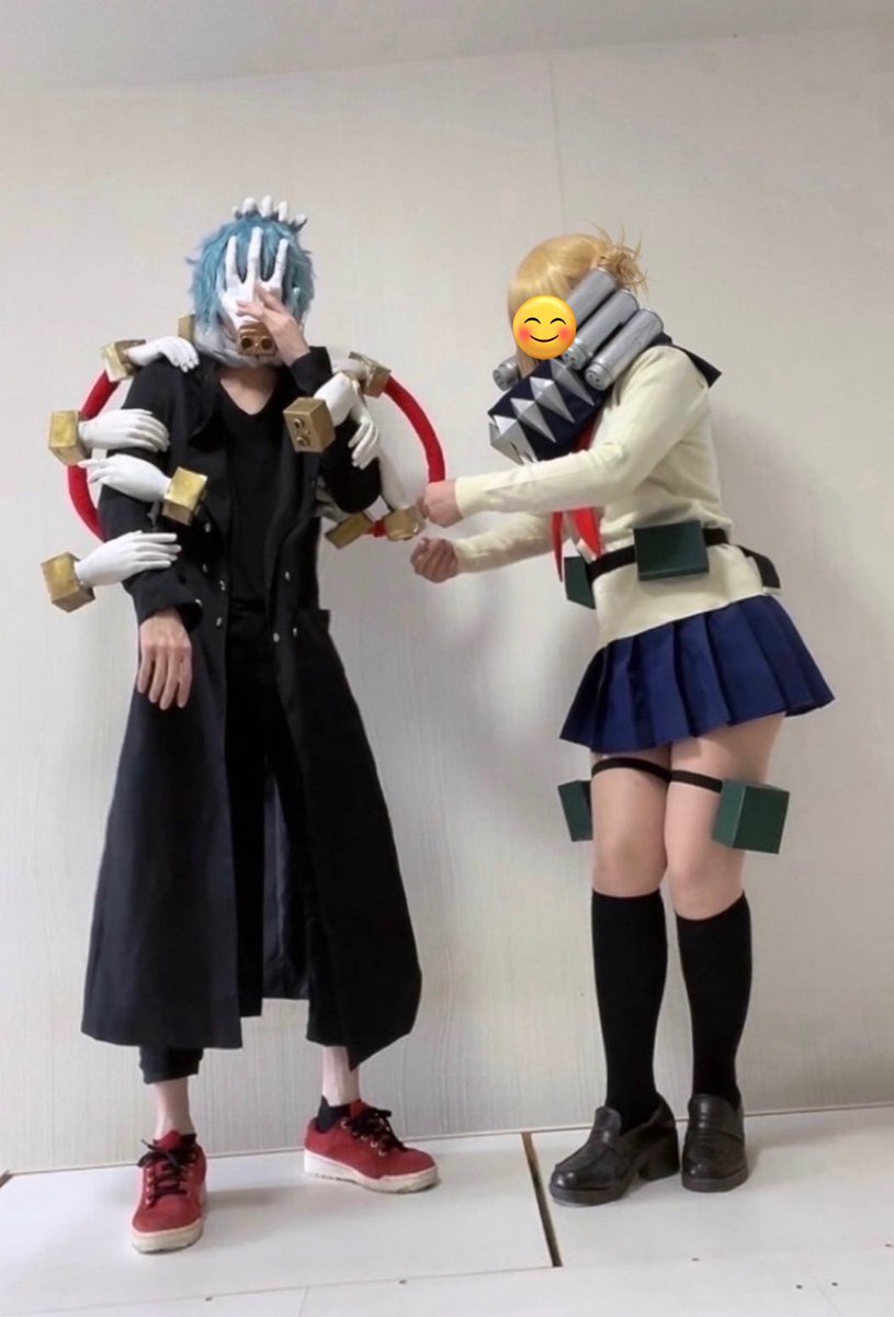 Alternative_0x's tweet photo. cosplay  📸オフショ
死柄木くんの装備を直すトガちゃん☺️ https://t.co/it4CrSz4JQ