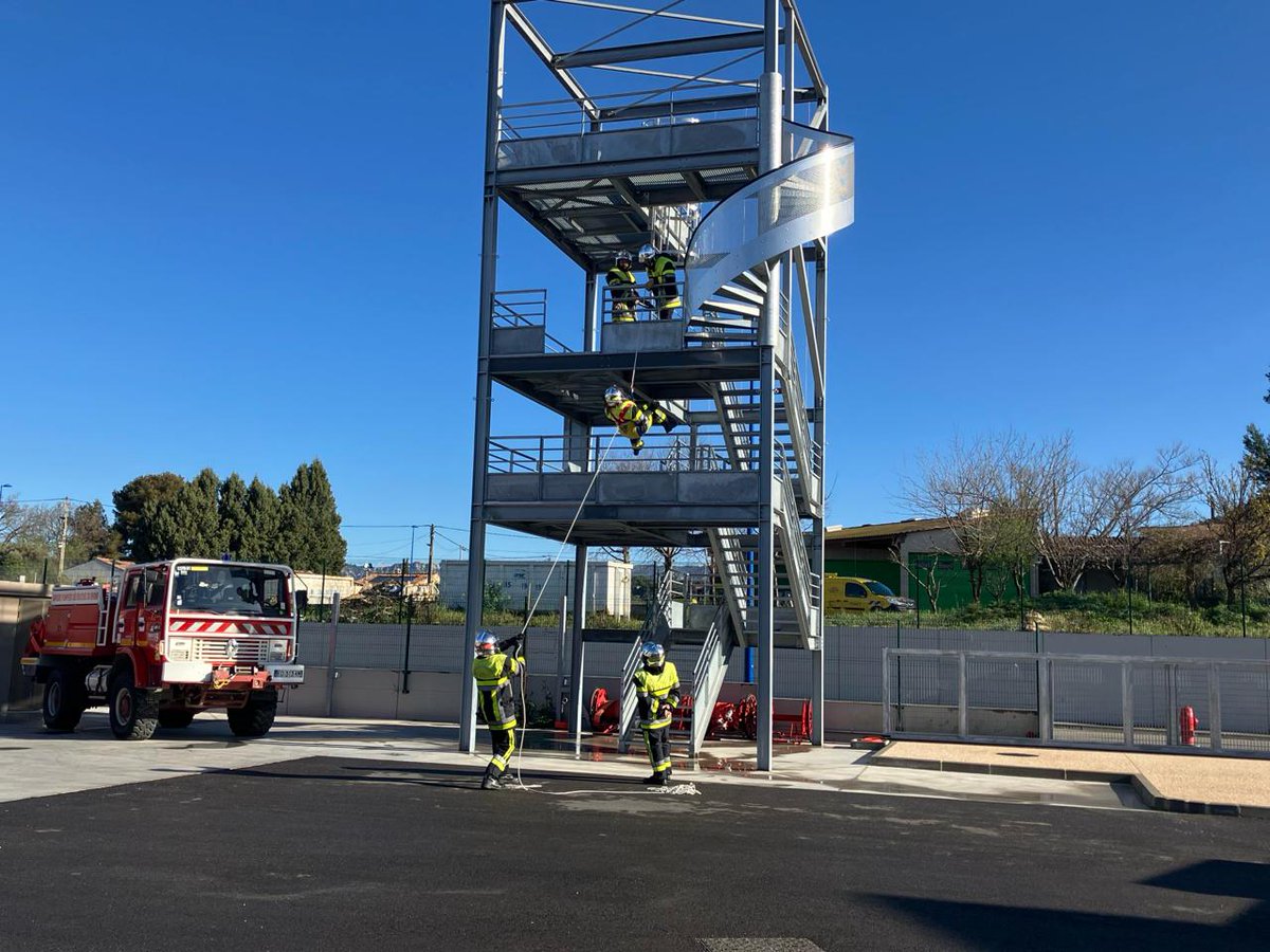 #Replay

Pas encore réveillé ? Coincé dans les embouteillages ? 😴🚗💨 

Bref, vous avez loupé le direct d’<a href="/EmmaGuessel/">Emma Guessel</a> dans <a href="/telematin/">Telematin</a> et son immersion avec les #Pompiers13 du CIS <a href="/allauch/">Ville d'Allauch</a> ? 🔥

Pas de panique ! Vous pouvez le retrouver ici (2h15 mins) : tinyurl.com/mwzn5fxv