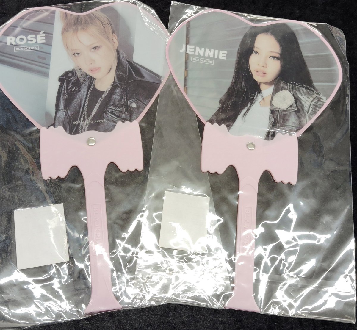 入荷情報】#BLACKPINK 🖤🩷 うちわ入荷致しました~🐱💜 現在商品化中