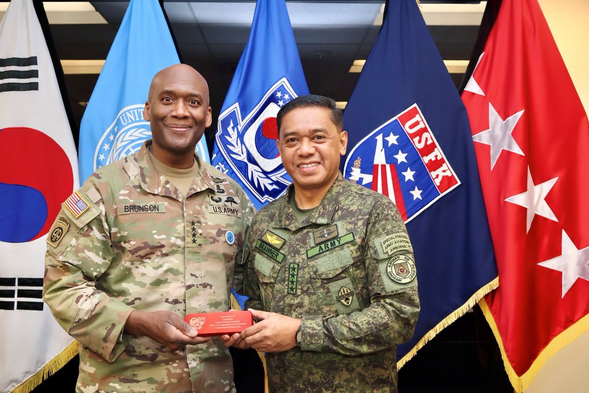CDRUNCCFCUSFK's tweet photo. Honored to welcome @TeamAFP Chief of Staff Gen. Romeo Brawner Jr. to the @UN_Command. The Philippines has stood firm for peace on the #KORPEN since the Korean War, and their continued commitment remains vital. We remembered that legacy today in the Armistice Room. #UnderOneFlag https://t.co/eKEKNx6Tyy