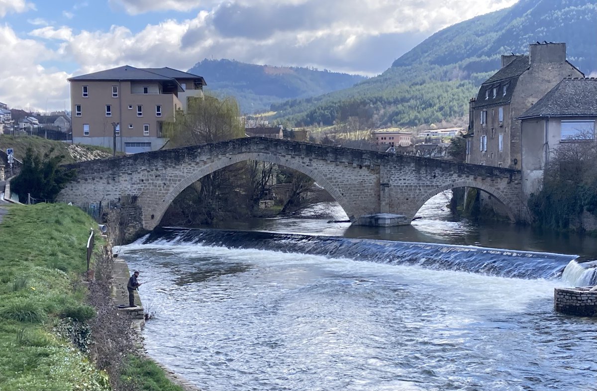 Mende #lozere / pêche au pont Notre Dame