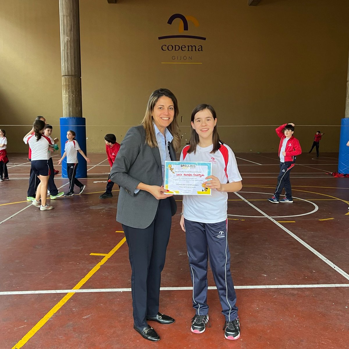 Tangram_LS's tweet image. 🐝✨ ¡Más finalistas del #XIIISpellingBee 2025! ✨🐝

Nos llegan noticias desde el Colegio @codemagijon, donde han celebrado su fase escolar. 🎤

Ya tenemos a los finalistasque representarán al cole en la gran final nacional. ¡Enhorabuena, campeones! 🏆🎉

#TangramLearningSystems