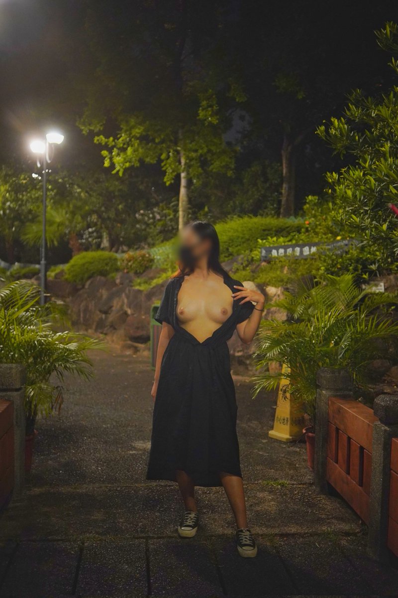 flashing my tits

#Asian
#AsianGirl
#teen
#onlyfans
#nsfw 
#tits
#ametuer
#nude 
#public
#hongkong