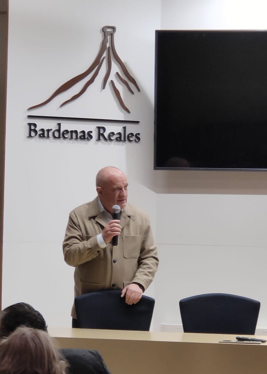 Excelente sesión del foro #DeporteySociedad en la ciudad de Tudela para tratar #LaVidaDespuésdelDeporte.
Sensaciones, frustraciones, aplausos, salidas laborales, enfoque familiar...
Ha sido un lujo escuchar a Yolanda, Ioseba y Juan.
Gracias a todos! 👏👏