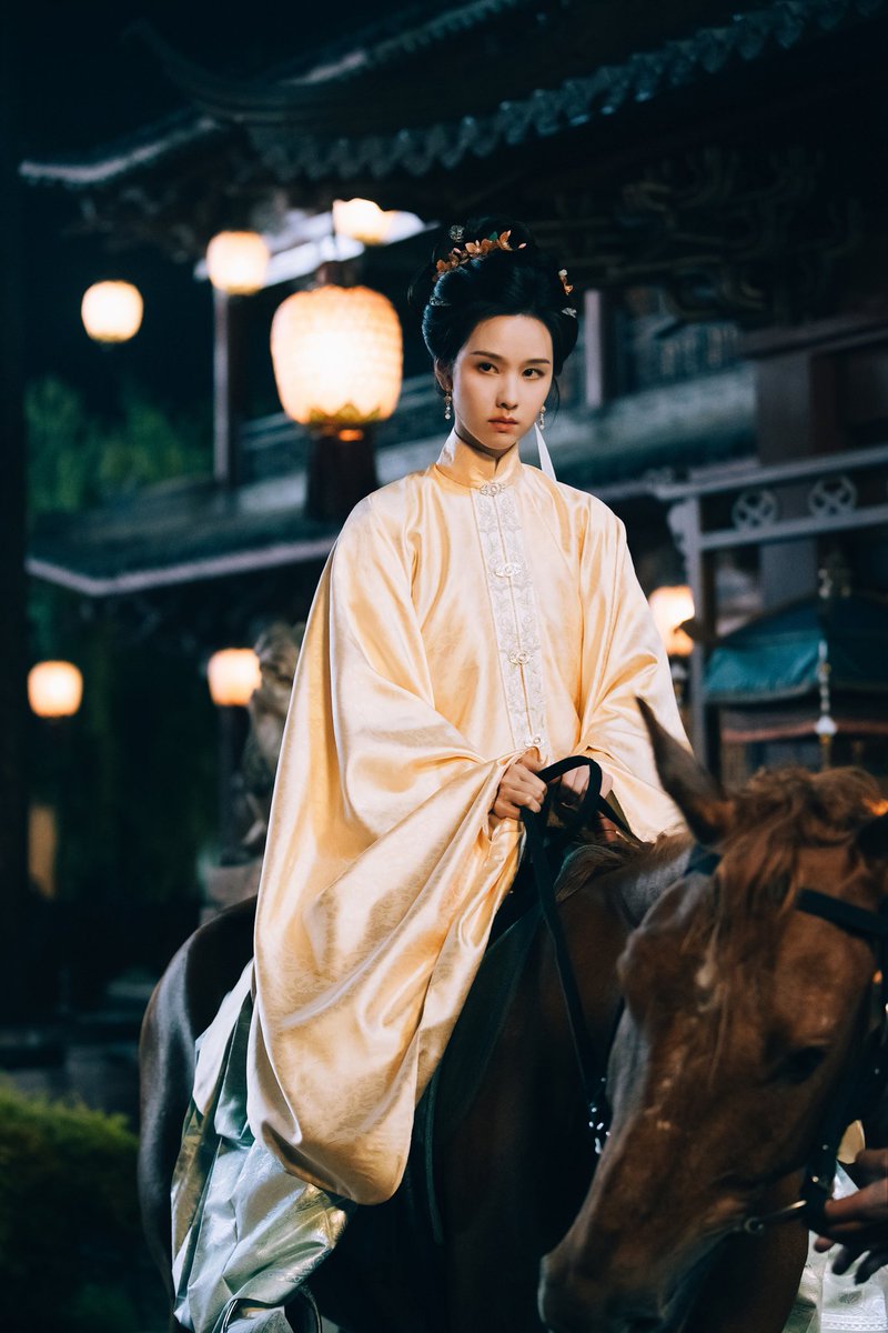 uttarandhrabo's tweet photo. #FYX - "But the Zhuang Family is no Place to Stay Forever. Do you intend to remain trapped there your Whole Life?"
#TheGlory https://t.co/HO6gtBYCpY