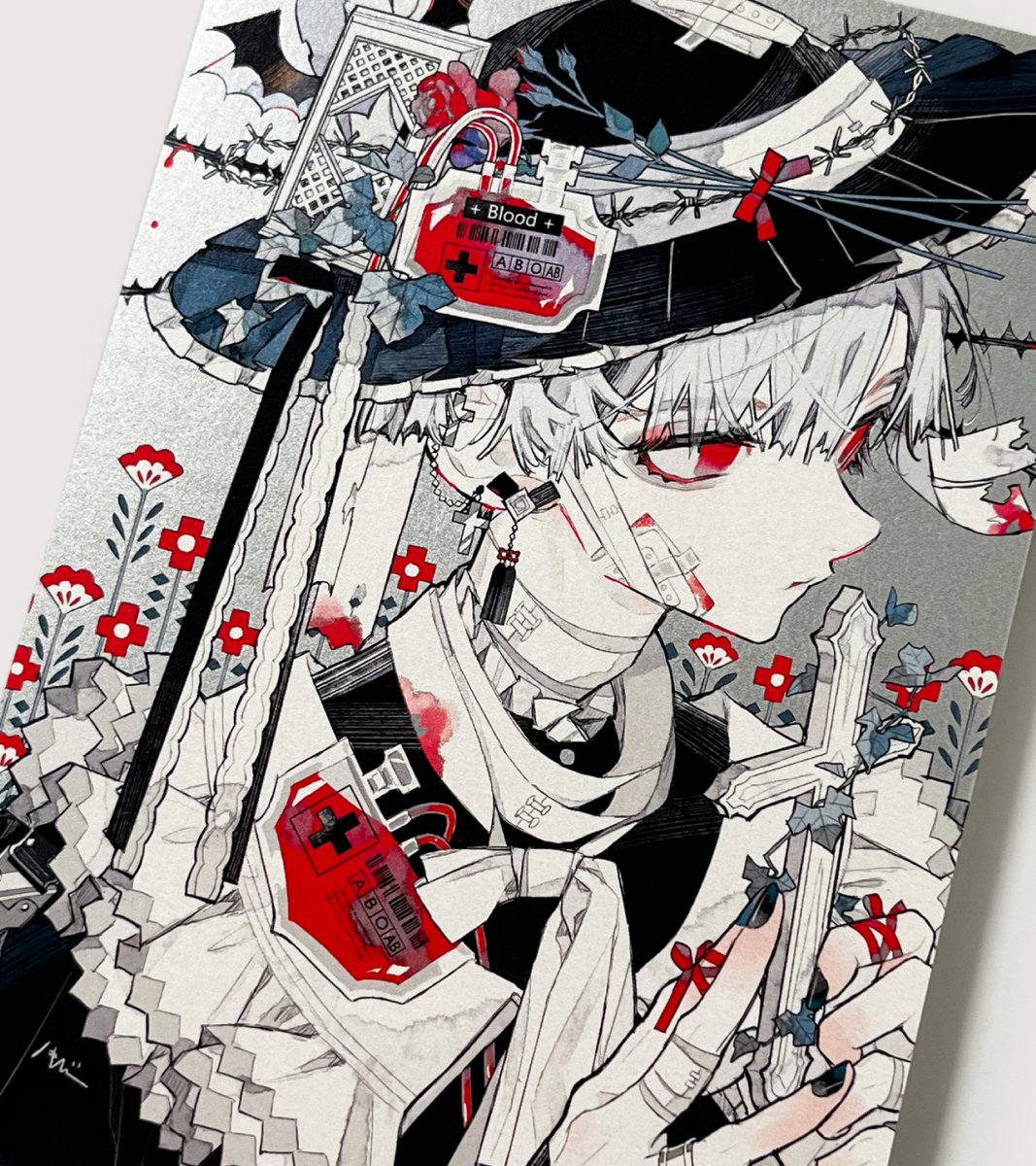 【実例┊ポストカード印刷】
繊細なイラストを際立たせるパール加工の用紙。背景にはシルバー印刷を施したメタリックな煌めきが素敵な作品です。

用紙┊ペルーラ スノーホワイト 180kg
印刷┊カラー＋特殊色シルバー
詳細┊prinpa.net/print/case/417…