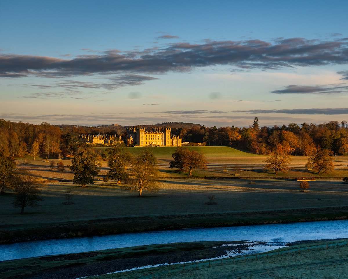 @FloorsCastle is the centrepiece of the beautiful Roxburghe Estate and was constructed for the 1st Duke of Roxburghe over 300 years ago.
📌Floors Castle, Kelso, Scottish Borders
📷Visit Kelso
#CuriosityStartsHere #ScotlandStartsHere