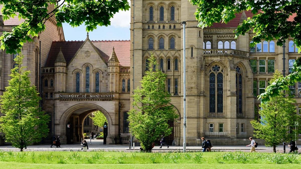 Pikey5000's tweet photo. It was truly an honour to have been part of an industry pitching panel at the University of Manchester this week. Sitting alongside producers and script editors, as the amazing MA screenwriting students pitched their feature film ideas and received feedback. #scriptwriting https://t.co/uV58doMjco